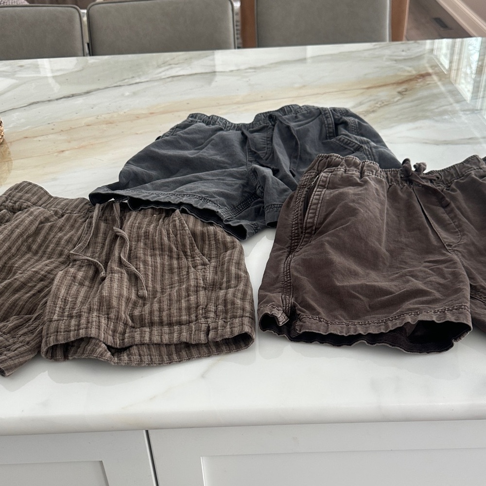 Abercrombie & Fitch Men's Flat Front 6 inch inseam Shorts - Brown, Gray